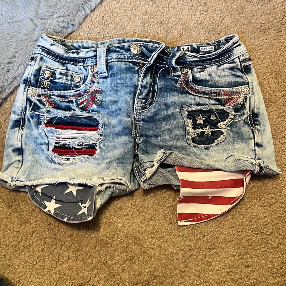Excellent condition girls miss me shorts!